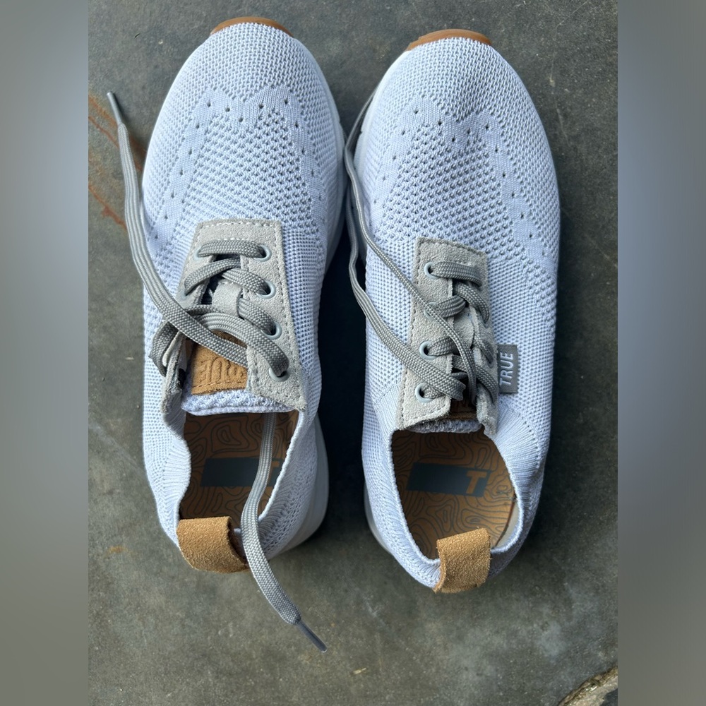 true tennis shoes